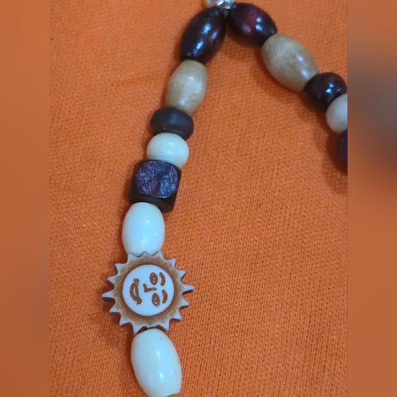 TAYLOR SWIFT "Wood" Life Of A Showgirl Stretchy Friendship Bracelet - Picture 3 of 9